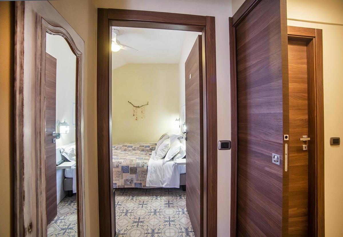 L'Antico Borgo Elena Noli Hotell Exteriör bild
