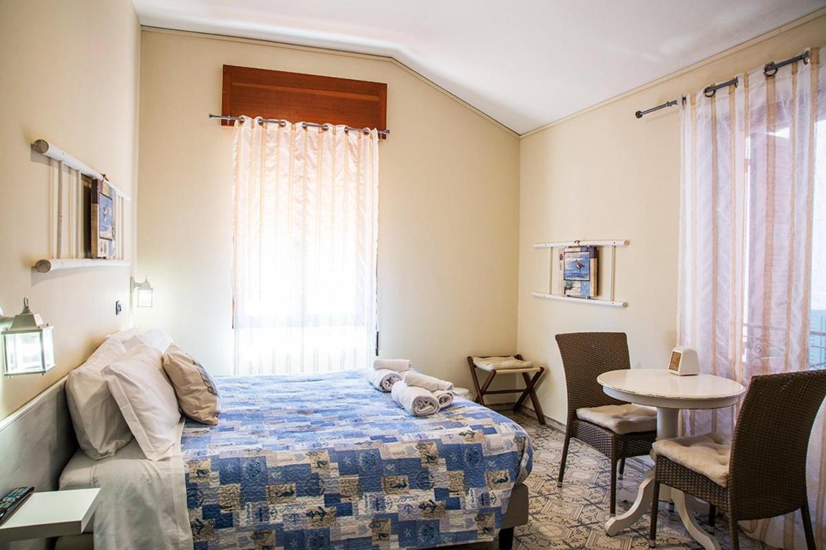 L'Antico Borgo Elena Noli Hotell Exteriör bild